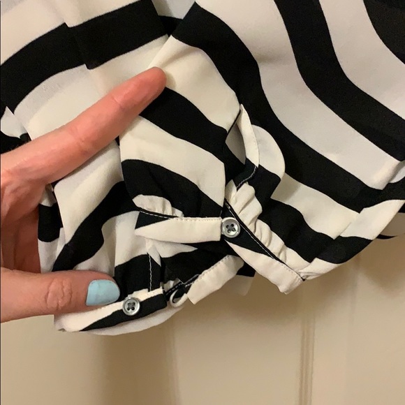 Banana Republic wave striped shirt with front slit - Picture 4 of 7